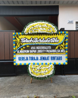 Papan Bunga Duka di Lubuk Kupang
